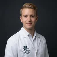 Dr. Martín, refractive surgery specialist at Adeu.now Barcelona